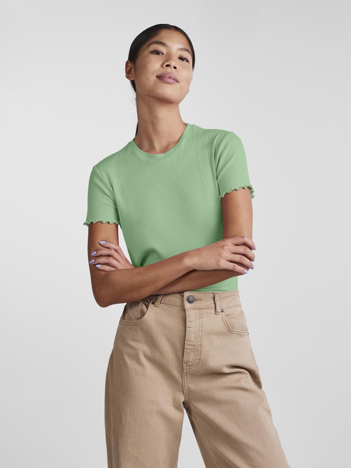 model_shot-front